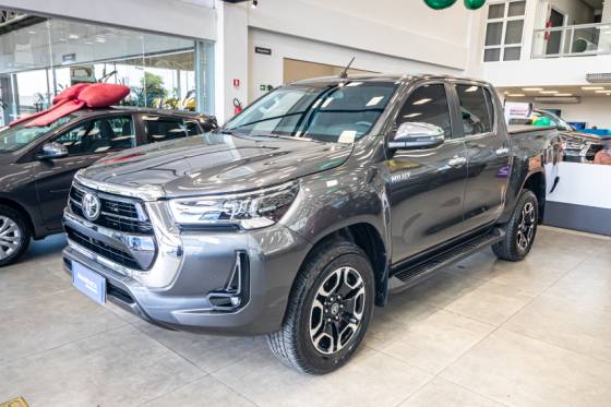TOYOTA HILUX 2.8 D-4D TURBO DIESEL CD SRX 4X4 AUTOMÁTICO TOYOTA HILUX 2.8 D-4D TURBO DIESEL CD SRX 4X4 AUTOMÁTICO